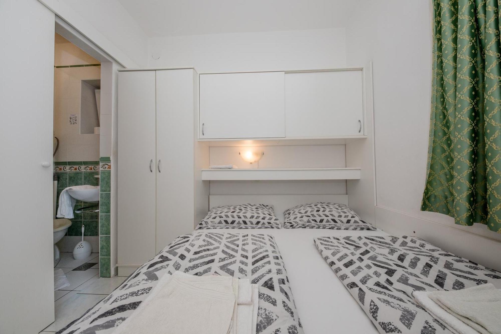 Apartments And Rooms By The Sea Supetarska Draga - Gornja, Rab - 11579 Quarto foto