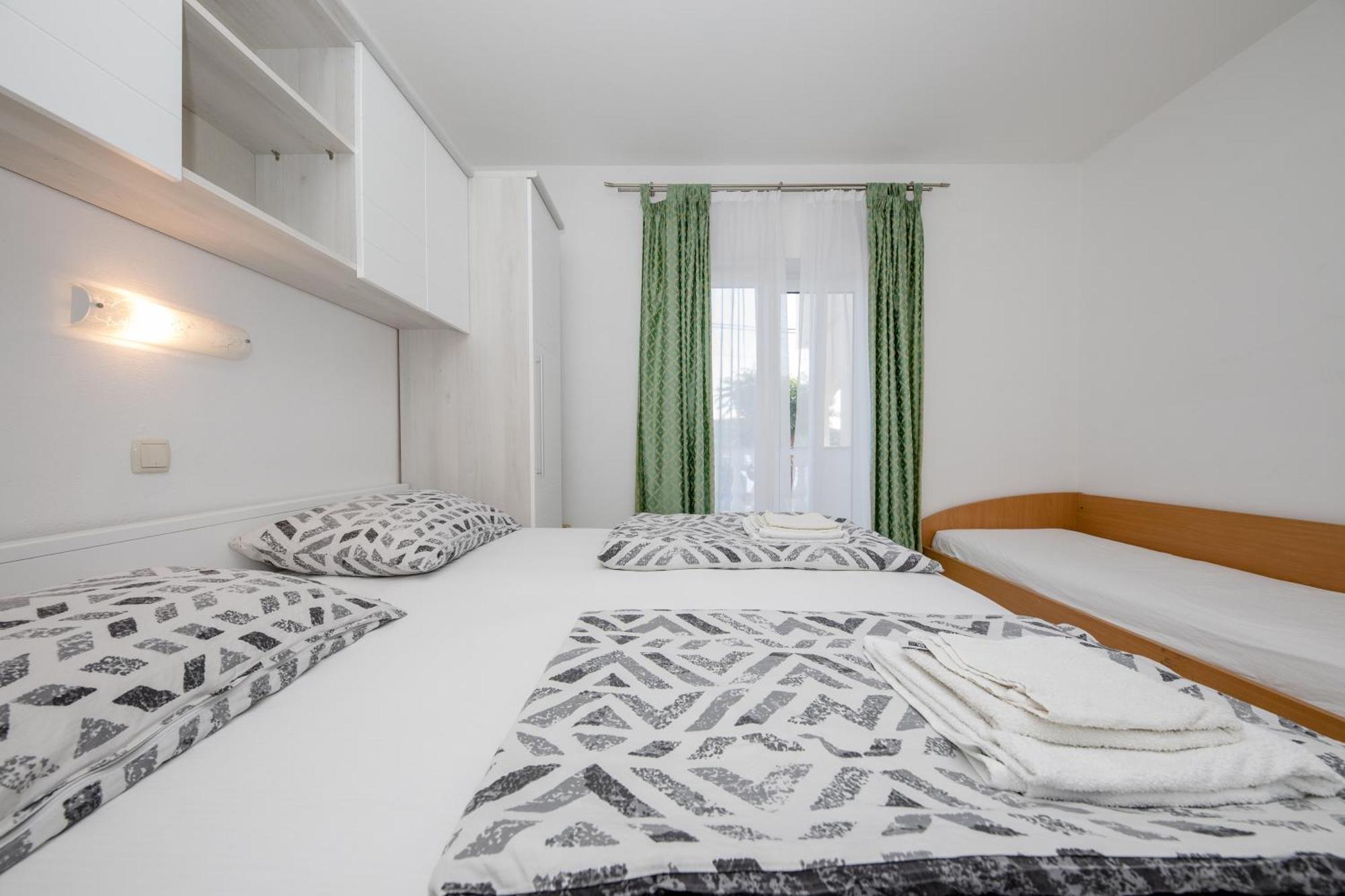 Apartments And Rooms By The Sea Supetarska Draga - Gornja, Rab - 11579 Quarto foto