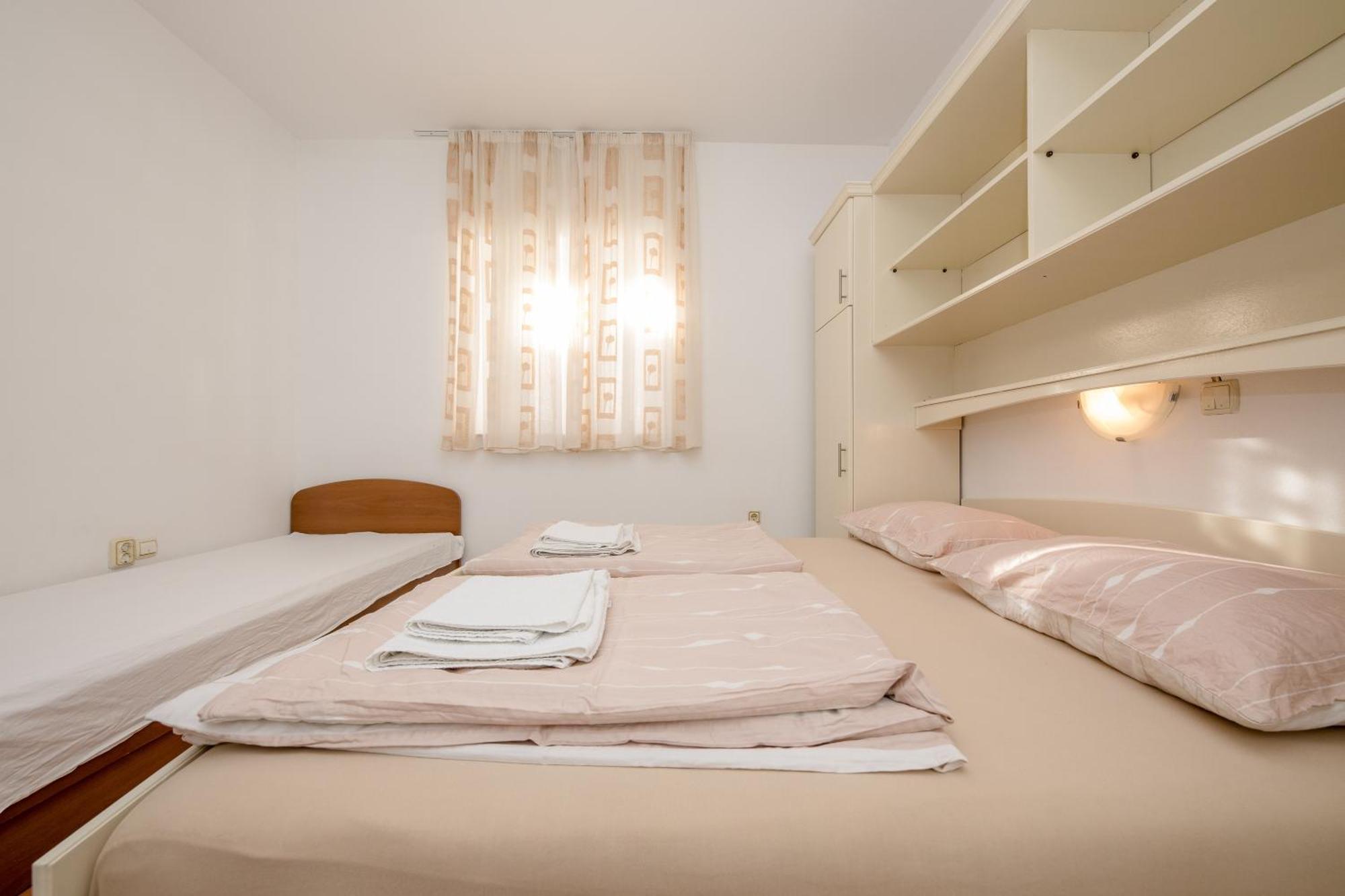 Apartments And Rooms By The Sea Supetarska Draga - Gornja, Rab - 11579 Quarto foto